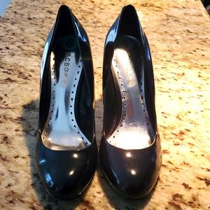 New BCBC Girls Black Patent Dress heels Size 8